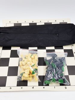 ชุดหมากรุกสากลเรซิ่นตัวหมากสีครีมตัวเบาและกระดานผ้ายางพร้อมกระเป๋าผ้ามีซิบพกพา