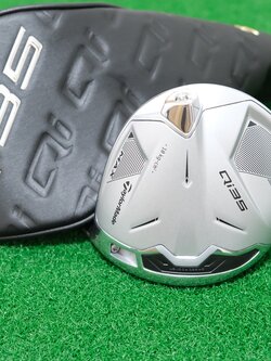 2025 TAYLORMADE QI35 MAX DESIGNER SERIES MATTE PLATINUM 10.5* DRIVER - HEAD ONLY + HEADCOVER