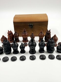 ตัวหมากรุกไทยไม้สักพยุหคีรีพร้อมกล่องไม้สักแบบมีตัวล็อค