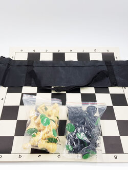 ชุดหมากรุกสากลเรซิ่นตัวหมากสีครีมตัวเบาและกระดานผ้ายางพร้อมถุงผ้าย่ามพกพา