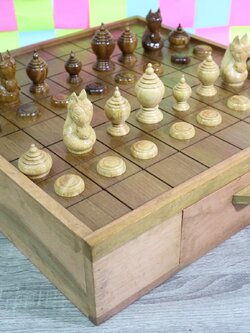 ชุดหมากรุกไทยกระดานลิ้นชักพร้อมตัวหมากรุกชุดคาณฑีวะ