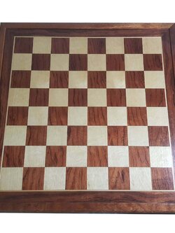 กระดานหมากรุกสากลไม้เคลือบผิวอย่างดีขนาด50x50 cm. ช่องขนาด5x5 cm.