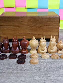 ชุดหมากรุกไทยชุดราเธยะพร้อมกล่องไม้แบบมีช่อง