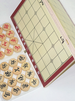 ชุดหมากรุกจีนไม้พร้อมกระดานไม้แบบพับงานไม้รุ่นประหยัด(ขนาดกระดาน 31x34 cm.)