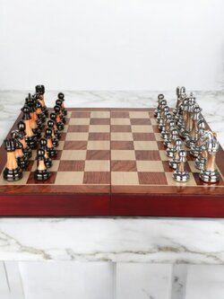 ชุดหมากรุกสากลไฮเอน(High End)ตัวอะคริลิคช่องขนาด 5x5 cm. ขนาดกระดาน45x45 cm.