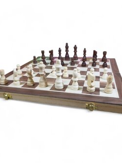 ชุดหมากรุกสากลแบบตัวไม้กระดานไม้และเป็นแม่เหล็กมีช่องเก็บหมากอย่างดี (ขนาดกระดาน39x39cm.)