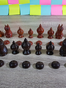 ตัวหมากรุกไม้มะขามและไม้แดงชุดพลราม (ขุนสูง 6cm.ฐาน 2.5cm.)