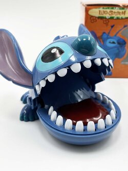 เกมสติชท์งับนิ้ว (Stitch bite)
