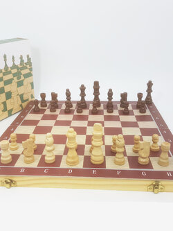 ชุดหมากรุกสากลกระดานพกพาพับได้แบบตัวไม้กระดานไม้ ตัวหมากเป็นแม่เหล็ก