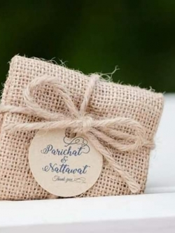 เมล็ดผักสวนครัวในซองผ้ากระสอบขนาดสำเร็จประมาณ 3x3 นิ้ว