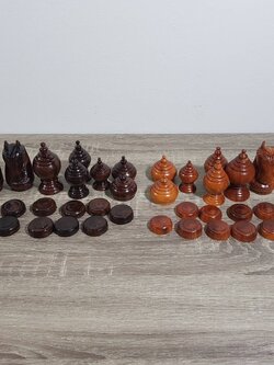 ตัวหมากรุกไทยไม้แกะชุดคาณฑีวะไม้เนื้อแข็ง