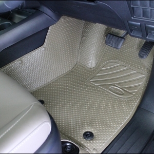 ตัวอย่างติดตั้ง พรมปูพื้นรถยนต์ TOYOTA REVO