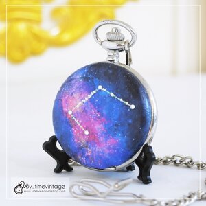 ของขวัญตามราศี l นาฬิกาพกราศีเกิด ระบบถ่านควอทซ์ญี่ปุ่นประดับคริสตัวเรียงตามดวงดาว (สั่งทำ)