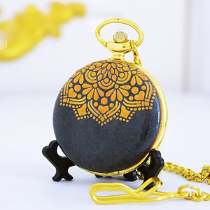 นาฬิกาพกระบบควอทซ์ สไตล์ Victorian ขนาด 4.7ซม. ลวดลาย Golden Lace Scraft (สั่งทำ)