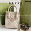 หนังแท้ GUCCI Mini tote bag with Interlocking G พร้อมส่งที่ไทย Beige and white GG Supreme canvas เกรดออริจินอล ภาพสินค้าถ่ายจากงานขายจริง ใช้งานต่างประเทศได้ The mini tote bag is complete with an oatmeal leather trim and an Interlocking G tag.
