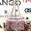 Pedro Velvet Tassel shoulder Bag รุ่นใหม่ชนช้อป!! จากแบรนด์ในเครือ charles&keith กระเป๋าสะพายข้างทรงกล่อง ตั้งอยู่ทรง สายสะพายโซ่ร้อยหนัง อะไหล่ทองทั้งใบ ด้านข้างประดับพู่สุดหรูสามารถสะพายได้ทั้งสายเดี่ยวและสายคู่ ภายในมีช่องซิปแยก สามารถใส่กระเป๋าสตางค์ท