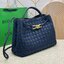 BOTTEGA Medium Andiamo Denim Shoulder Bag 30cm / BOTTEGA Tote Bag กระเป๋าสะพายดีไซส์สาน วัสดุเดนิมคอตตอนรุ่นใหม่ สวยงามเป็นเอกลักษณ์ เกรดออริ 1:1 ใช้งานต่างประเทศได้