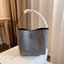 TORY BURCH MCGRAW MINI BUCKET BAG กระเป๋าสะพาย **วัสดุหนังวัวแท้ หนังนุ่ม หนังหอม น้ำหนักเบามากกก!! หนังลื่น นิ่มสวยมากๆ!!ด้านหน้าประดับโลโก้แบรนด์ ภายในโล่งกว้าง มีช่องใส่ของ 2 ช่อง มีสายเกี่ยวปรับทรง อะไหล่ทอง สายยาวถอดออกได้ ปรับระดับได้ 5 ระดับ ขนาดกำ