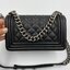 VIP 】หนังแท้ CHANEL BOY Mini Caviar Leather Silver/Gold กระเป๋าสะพายรุ่นยอดนิยมตลอดกาล หนังคาเวียร์อย่างดี อะไหล่เงินและทองรมควัน หรูหรามาก รุ่นนี้ไม่ต้องพูดเยอะ ขายดีตลอดปีเข้าเพิ่มไม่เคยพอเลยค่าา พร้อมส่งแล้ววน้าา สาวๆ จัดด่วนค่าา