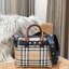 BURBERRY FRAGRANCES VINTAGE BELT BAG ไอเท็มหายากวัสดุ Cotton Canvas & Leather Calfskin ลาย Vintage สุดคลาสสิคดีไซน์สวยมีเอกลักษณ์คาดด้วยสายหนังประดับกระดุมทองด้านหน้า หูจับหนังแท้จับถนัดมือ สายสะพายหนังแท้ถอดได้ปรับระดับได้ อะไหล่แบรนด์ ภายในกว้างมีช่องเล