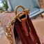 COACH C2418 BEAT SHOULDER IN SIGNATURE CANVAS WITH HORSE AND CARRIAGE PRINT กระเป๋าสะพายดีไซน์เลิศสุดหรู ปังกับดีเทลที่สุดใบนี้ เพราะมาพร้อมสายถึง 3 แบบ สลับใช้ไปรัวๆ หลากหลายไม่จำเจ สวยได้ทุกวัน เปิด-ปิดด้วยกระดุมแน่นหนา ภายในเป็นช่องโล่ง แบ่งสัดส่วน ใส่