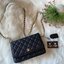 Chanel รุ่น Limited edition วัสดุหนังลายคาเวียร์ เนื้อนุ่ม อยู่ทรงคุณภาพดีตามแบบฉบับของแบรนด์ ขนาดกำลังดี น้ำหนักเบา ด้านหน้ามีโลโก้แบรนด์อะไหล่หรู มีช่องใส่บัตร ใส่ของจุกจิก เปิดปิดด้วยฝาปิดกระดุม ซับในหนัง ตัวจริงสวยมากๆถูกใจรีบจองนะคะ Premium Gift แท้ 
