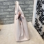 CHARLES & KEITH CLASSIC TOP HANDLE BAG กระเป๋าถือหรือสะพายใบใหญ่ ทรงแข็ง หนัง pu สวย ดีไซน์เรียบหรู ดูดี ด้านหน้าป้ายโลโก้แบบนูน ด้านหลังมีซ่องซิป 1 ช่อง เปิด-ปิดแบบกระดุมแม่เหล็ก ภายในมี 2 ช่องใหญ่ คั่นกลางด้วยช่องซิป มีหมุดรองรองฐานสี่มุม มาพร้อมสายสะพา