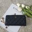 พร้อมส่งรุ่นขายดี! Don't Miss! Chanel Beaute Wallet Complimentary VIP Gift With Purchase (GWP) กระเป๋าสตางค์พรีเมี่ยมกิ๊ฟ จาก Chanel Cosmetic Counter Duty free วัสดุหนังคาเวียร์สวยหรูเปิดปิดด้วยซิปสะดวกใช้ ด้านหน้าประดับโลโก้แบรนด์อะไหล่ทอง ภายในมีช่