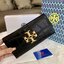 TORY BURCH Croc Long Wallet กระเป๋าสตางค์ใบยาว วัสดุหนังแกะสังเคราะห์ อะไหล่อทองโดดเด่นที่ด้านหน้า หนังเงาขึ้นรูปสวย เปิด-ปิดด้วยกระดุม ด้านในกระเป๋าแบ่งออกเป็นPatation มีช่องชิปยาวตรงกลาง มีช่องสำหรับ 6 ใบ งานสวยพร้อมส่งให้รับทรัพย์กันแล้ววันนี้