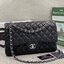 หนังแท้ CHANEL LARGE CLASSIC JUMBO HANDBAG 30cm พร้อมส่งที่ไทย Lambskin & Grained Calfskin กระเป๋าสะพายคลาสสิกใบใหญ่ หนังแท้และโลหะสีทอง/สีเงิน ภาพสินค้าถ่ายจากงานขายจริง ใช้งานต่างประเทศได้