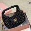 MIU MIU Wander matelassé mini hobo bag สะพายข้างมิวมิว ทรงยอดฮิต วัสดุตัวกระเป๋าทำจากหนัง bonded leather เอามาเย็บทำลายmiu miu งานจริงหนังนุ่มมากๆ นะคะ อะไหล่สีทอง สายสั้นสะพายไหล่ได้ มาพร้อมสายยาว ปรับระดับได้