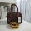 MICHEAL KORS HAYES DUFFLE BAG กระเป๋าสะพายทรงหมอนยอดฮิต ขนาดกลาง วัสดุหนังสังเคราะห์ปั้มลาย MK ทั้งใบ สวยอยู่ทรง ประดับโลโก้แบรนด์ด้านหน้า ด้านในบุผ้าไนลอน มีช่องซิปอีกหนึ่งช่อง สามารถใส่กระเป๋าสตางค์ใบยาว มือถือ iphone เงิน ของจุกจิกได้ มาพร้อมแท็กห้อยสุ