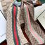Gucci Classic Print Scarf แบรนด์ดังจากประเทศอิตาลี ด้วยงานพรีเมี่ยมกิ้ฟ ส่งมอบความรู้สึกดีๆให้กับคนที่คุณรัก ในรูปแบบผ้าพันคอและผ้าคลุมไหล่ผืนใหญ่สีสันไม่ฉูดฉาด เหมาะกับชุดที่เป็นทางการหรือลำลองก็ได้ เป็นผ้าที่ให้ความอบอุ่น ถักทอด้วยผ้าcashmere ผ้าเนื้อดี