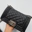 VIP 】หนังแท้ CHANEL BOY Mini Caviar Leather Silver/Gold กระเป๋าสะพายรุ่นยอดนิยมตลอดกาล หนังคาเวียร์อย่างดี อะไหล่เงินและทองรมควัน หรูหรามาก รุ่นนี้ไม่ต้องพูดเยอะ ขายดีตลอดปีเข้าเพิ่มไม่เคยพอเลยค่าา พร้อมส่งแล้ววน้าา สาวๆ จัดด่วนค่าา