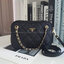 รุ่นใหม่มาแรง จากงานพรีเมียมกิ้ฟท์แบรนด์ PRADA รุ่น Mini handbag มาพร้อมกันถึง2สาย สายคล้องติดกระเป๋า และสายยาว Crossbody วัสดุทำจากผ้าNylon ลายตาราง สวยหรูดูดีมากคะ เปิดปิดด้วยซิป ภายใรมีป้ายโลโก้แบรนด์ มีช่องซิปและช่องใส่ของแยกอีก บุผ้าลายแบรนด์อย่างดี 