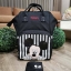 Disney Collection Rucksack (L) กระเป๋าสะพายเป้คอลเลคชั่นดิสนีย์ใบใหญ่กำลังดีน้ำหนักเบาวัสดุ Nylon & Polyester 100% ทำความสะอาดง่าย ด้านหน้ามีโลโก้และช่องซิป พิมพ์ลายมิกกี้/มินนี่โดดเด่น มี Pocket ใส่ขวดน้ำซ้ายขวา ด้านหลังมีช่องซิปสะดวกใช้หัวซิปแบรนด์ ภายใ