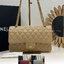 ORI หนังแท้ | CHANEL Classic Medium Flap Bag 25cm กระเป๋าสะพายคลาสสิกรุ่นยอดนิยมตลอดกาล ดีไซน์เรียบหรูหราขับผิว งานหนังแท้ อะไหล่ทองหรูหรา สุดยอดเดอะเบสท์ไอเท็ม