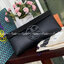 Tory burch Miller Metal clutch กระเป๋าคลัทช์ดีไซน์เรียบหรูออกแบบมาได้อย่างลงตัว ด้วยรูปทรงที่สวยงามและทันสมัย จากแบรนด์ Tory Burch ขนาดกำลังดี สามารถใส่กระเป๋าสตางค์หรือเครื่องสำอางค์ได้ตามขนาดกระเป๋า ในเรื่องของดีไซน์และLogo DoubleT เฉดเดียวกับสีของกระเป