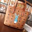 M.C.M VISETOS RABBIT MINI SHOPPER CROSSBODY BAG กระเป๋าถือ/สะพายข้าง ดีไซน์ลายพริ้นท์น้องกระต่าย 🐰🐰 น่ารักแต่แอบหรู ใบเล็ก ไซส์มินิ พกพาสะดวกไม่เกะกะ วัสดุหนังแคนวาสคุณภาพดี ปากกระเป๋ามีซิปรูดกันของหล่น รูดใช้งานง่าย ภายในเป็นช่องโล่ง มาพร