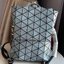 BAO BAO ISSEY MIYAKE Flap Backpacks กระเป๋าสะพายหลังรูปแบบใหม่จะเปิดตัว โดดเด่นด้วยฝาพับรูปสี่เหลี่ยมผืนผ้าที่เปิดและปิดได้ง่าย และรูปทรงแบบมินิมอล เป้สะพายหลังใช้งานได้ดีมาก