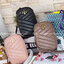 OUTTLET 】Tory burch kira chevron n/s crossbody bag กระเป๋าสำหรับใส่มือถือหรือของจุกจิกต่างๆ ได้กลายมาเป็นแฟชั่นสุดร้อนแรงแห่งปี คอลเลคชั่นนี้ออกมาเพื่อเอาใจสาวๆโดยเฉพาะ สีสันสุภาพเพื่อให้แมทช์กับสีสันของเสื้อผ้า ได้ง่าย ภายในยังสามารถแบ่งสันปันส่วนไว้สำหร