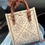 สีใหม่ล่าสุด ผู้ดีมาเลยยจ้าา จำนวนจำกัด! TORY BURCH T MONOGRAM CONTRAST EMBOSSED MINI TOTE 🥂พร้อมส่ง มาอัพลุคให้ดูดีไปพร้อมๆกัน กับกระเป๋าทรงTote ที่ไม่ว่าวันไหนๆ ใบนี้เอาอยู่เลยค่ะ