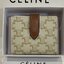 CELINE SHORT WALLET VIP GIFT WITH PURCHASE (GWP) พรีเมี่ยมกิ๊ฟ Limited จาก CELINE HAUTE PARFUME DUTYFREE COUNTER วัสดุ Triomphe Canvas หนังสวยอยู่ทรง ประดับโลโก้แบรนด์ที่ด้านหน้า ขนาดกำลังดี จับถนัดมือ เปิด-ปิดฝาพับกระดุม ภายในมีช่องแบ่งหลายช่อง มีช่องใส่