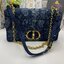 หนังแท้ Large Dior Caro Bag Blue Dior Flowers Cannage Denim กระเป๋าสะพายทรงกล่องเปิดหน้า งานหนังแท้และเดนิมแจ็กการ์ดอย่างดี แต่งอะไหล่CD ด้านหน้า มาพร้อมสายสะพายหนังสลับโซ่อะไหล่ทองหรูหรา สามารถปรับระดับได้ ถอดออกได้ ภายในโล่งกว้างจุของได้เยอะ ภาพสินค้าถ่