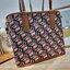 M.C.M SMALL REVERSIBLE LIZ SHOPPER IN VISETOS พร้อมเสิร์ฟความสวยให้ถึงบ้าน กับกระเป๋าทรงโท้ทไซส์ small ขนาดกำลังสวย แถมไม่พอ!! ยังมีใบลูกไปให้อีก สะพายแยกได้เก๋ๆด้วย!! ใครที่มองหากระเป๋าทรงโท้ทจุๆหน่อย ก็ต้องใบนี้เลย ดีไซน์ทรงสวยน่าใช้ โดดเด่นกว่าใคร ไม่ซ