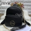 VERSACE JEANS COUTURE CHAIN-EMBOSSED BACKPACK 2019 กระเป๋าสะพายหลัง//สะพายไหล่ได้ด้วยคะ วัสดุหนังเรียบ หนังดีนิ่มมือมากๆค่ะ ด้านหน้ามีโลโก้แบรนด์ พร้อมช่องซิปขนาดกลางใส่ของค่ะ เปิดปิดช่องหลักแบบซิป ภายในโล่ง มีช่องซิปและช่องเล็กให้ใส่ของจุกจิกคะ สายสะพายด