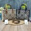 Tory Burch Mini T Monogram Square Tote / TORY BURCH Shopper Tote Bag 19cm ใบเล็ก กระเป๋าทรงโท้ท รุ่นใหม่ Square Tote ตกแต่งขอบด้วยหนังหรู มาพร้อมช่องเก็บของที่จุของได้มากมาย และสายจับกระเป๋าที่สามารถสะพายขึ้นไหล่ เหมาะสำหรับการใช้งานหลากหลายรูปแบบ รังสรรค