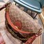 COACH C2418 BEAT SHOULDER IN SIGNATURE CANVAS WITH HORSE AND CARRIAGE PRINT กระเป๋าสะพายดีไซน์เลิศสุดหรู ปังกับดีเทลที่สุดใบนี้ เพราะมาพร้อมสายถึง 3 แบบ สลับใช้ไปรัวๆ หลากหลายไม่จำเจ สวยได้ทุกวัน เปิด-ปิดด้วยกระดุมแน่นหนา ภายในเป็นช่องโล่ง แบ่งสัดส่วน ใส่