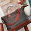 LONGCHAMP BOXFORD TRAVEL BAG M กระเป๋าเดินทางขนาดกลาง มาพร้อมสายสะพายที่สามารถถอดได้ ให้คุณเลือกสะพายไหล่หรือถือได้ มีซิปรูดเปิดปิดกระเป๋าที่ให้คุณมั่นใจได้ว่าคุณจัดเก็บไอเท็มของคุณได้อย่างมิดชิด บ็อคฟอร์ด (BOXFORD) สะท้อนความเป็นเอกลักษณ์ของแบรนด์ที่เปี่