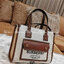 BURBERRY FRAGRANCES CROSSBODY BAG VIP GIFT WITH PURCHASE (GWP) พรีเมี่ยมกิ๊ฟ Limited Edition จาก BURBERRY PERFUME วัสดุ Canvas & Leather ทรงเหลี่ยม TwoTone ดีไซน์สวยอยู่ทรง ด้านหน้ามีช่องใส่ของ ภายในโล่งกว้าง สามารถใส่กระเป๋าสตางค์ยาว มือถือ ของใช้ได้เยอะ